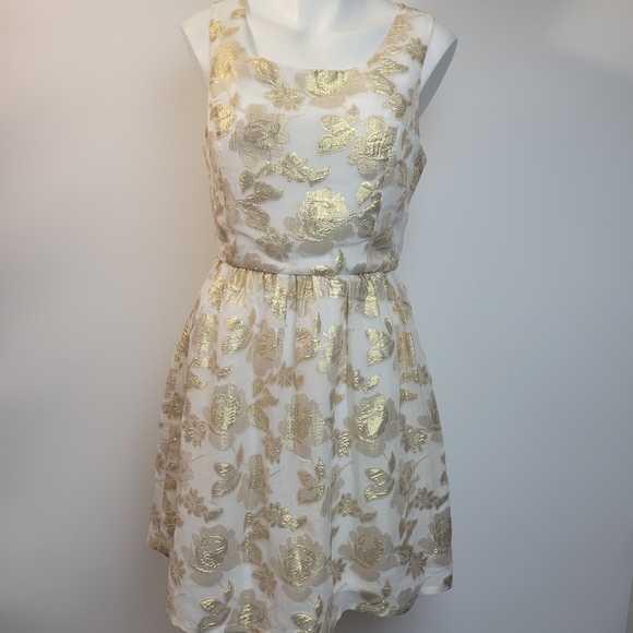 Metallic gold dress - Picture 3 of 11